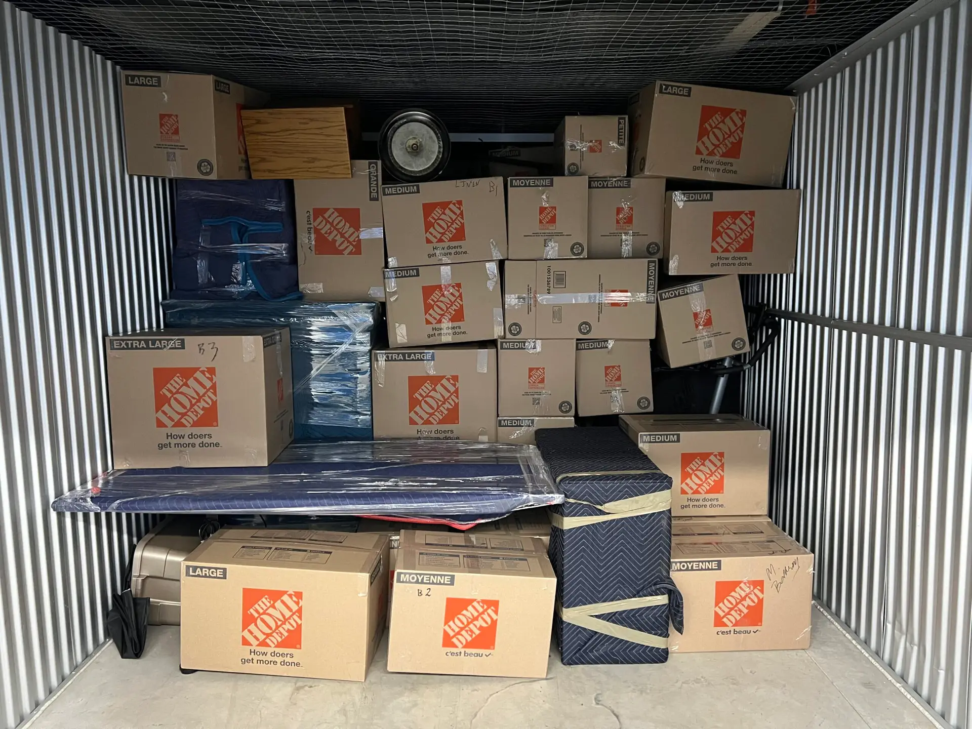 Empty self storage unit available through Flash Moving Canada storage service in Mississauga